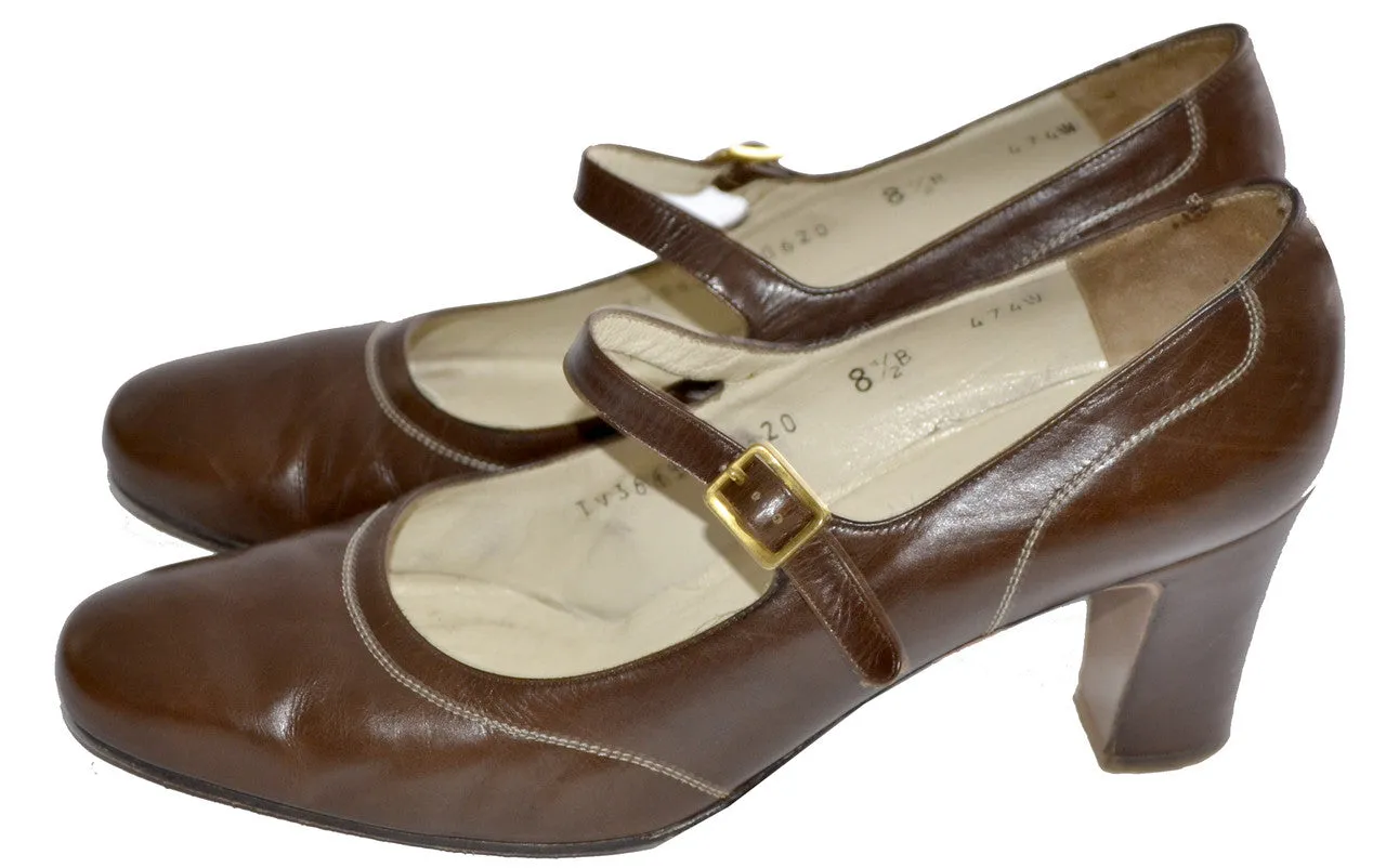 1970s Salvatore Ferragamo Brown Leather Mary Janes Vintage Shoes 8.5